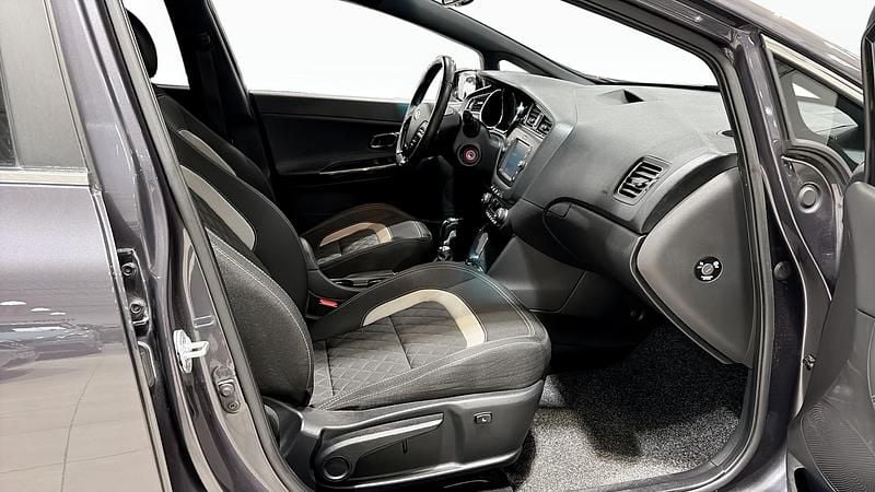 Begagnad Kia Ceed 136 HK (100 kW) 2017 Grå Halvkombi