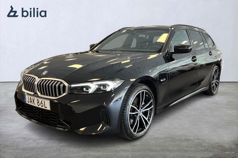 Svart Begagnad 2023 BMW 330e M Sport Kombi | 539 000 kr - Bild 1/4