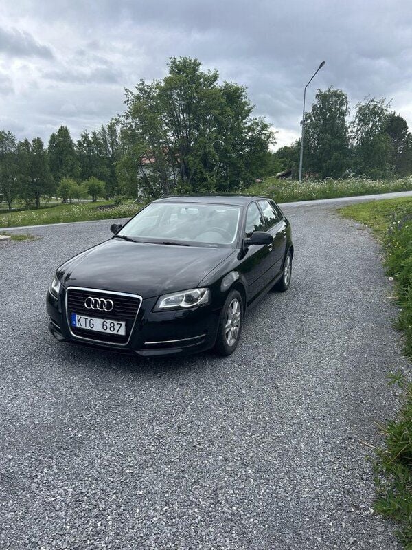 Svart Begagnad 2011 Audi A3 Sportback Attraction Halvkombi | 58 000 kr (Marknadspris) - Bild 1/2