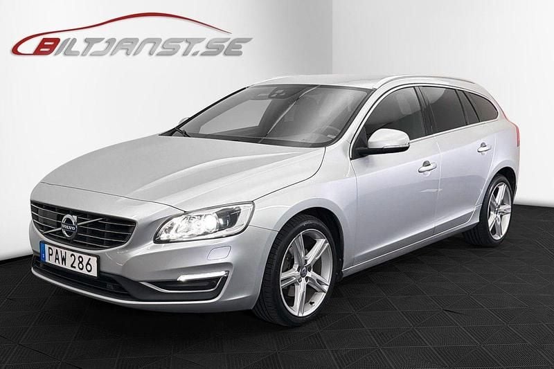 Silver Begagnad 2018 Volvo V60 Standard Kombi | 159 900 kr (Superpris) - Bild 1/4