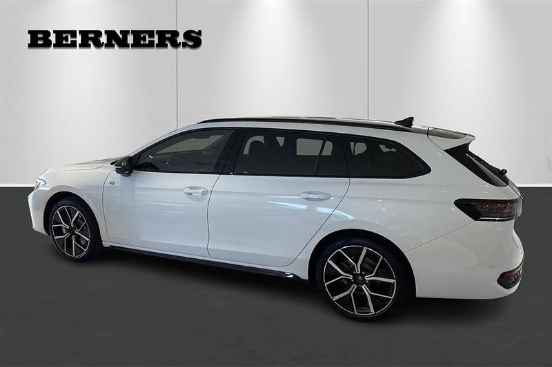 Ny VW Passat R-line 196 HK (144 kW) 2025 Vit Kombi
