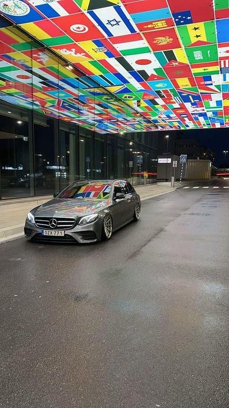 Grå Begagnad 2017 Mercedes E220 Kombi | 310 000 kr - Bild 1/4