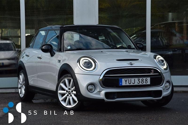 Silver Begagnad 2018 Mini Cooper S Chili Halvkombi | 229 900 kr (Marknadspris) - Bild 1/4