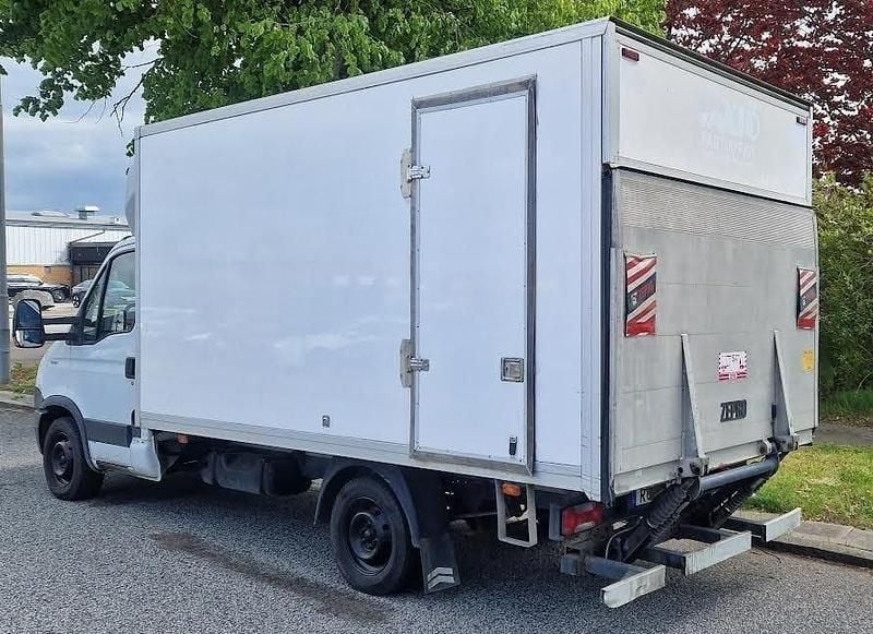 Begagnad Iveco Daily 146 HK (107 kW) 2013 Vit Van