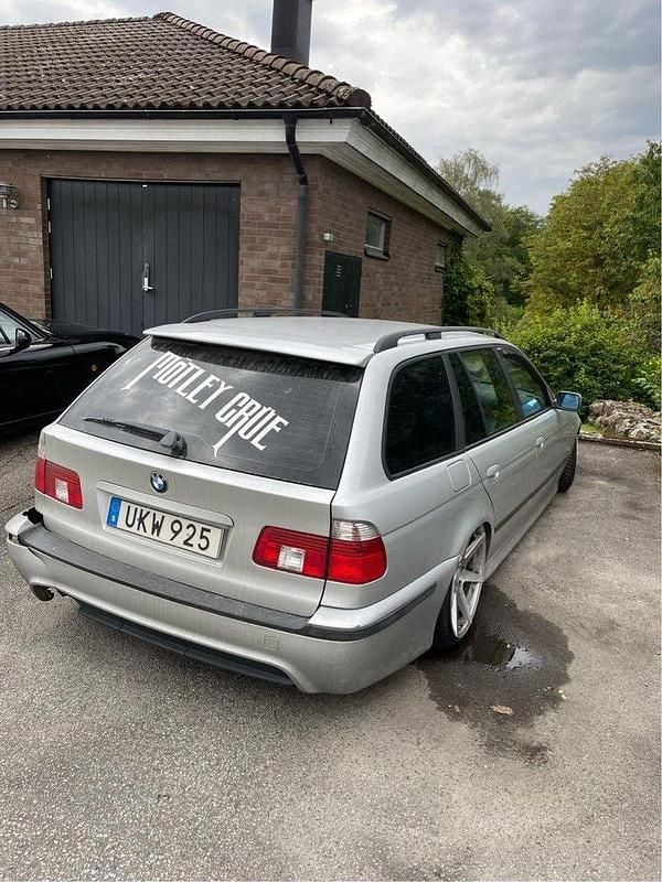 Silver Begagnad 2004 BMW 525 M Sport Kombi | 30 000 kr (Superpris) - Bild 1/4