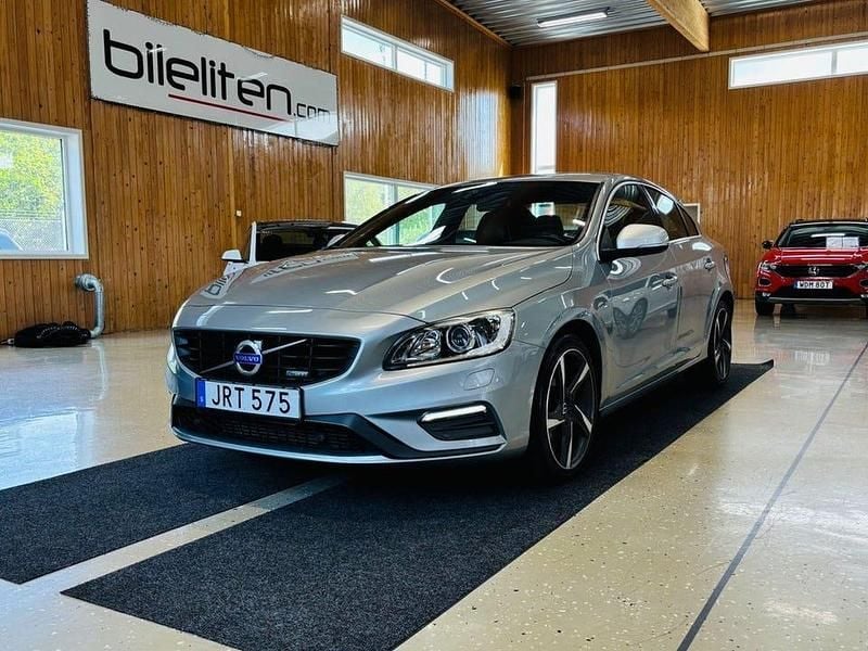 Silver Begagnad 2015 Volvo S60 R-Design Sedan | 199 900 kr (Marknadspris) - Bild 1/3