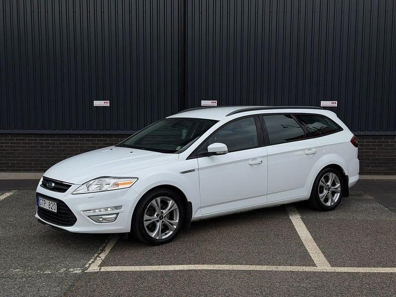 Vit Begagnad 2014 Ford Mondeo Sport Kombi | 74 900 kr (Marknadspris) - Bild 1/4
