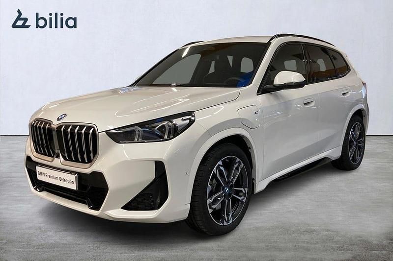 Vit Begagnad 2025 BMW X1 M Sport SUV | 548 000 kr - Bild 1/4