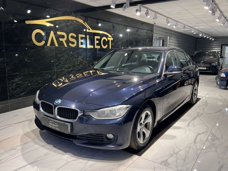 Blå Begagnad 2012 BMW 320 Sedan | 79 900 kr (Dyr) - Bild 1/4