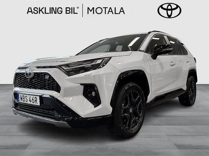 Vit Begagnad 2024 Toyota RAV4 Hybrid Sport SUV | 489 000 kr (Bra pris) - Bild 1/4