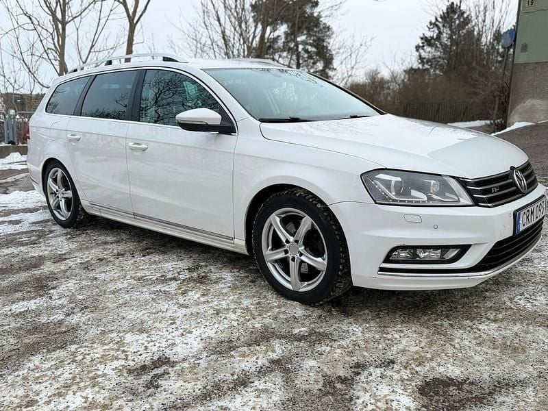 Begagnad VW Passat R-line 177 HK (130 kW) 2014 Vit Kombi