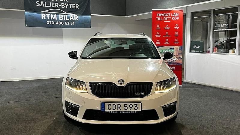 Begagnad Skoda Octavia RS 184 HK (135 kW) 2014 Vit Halvkombi