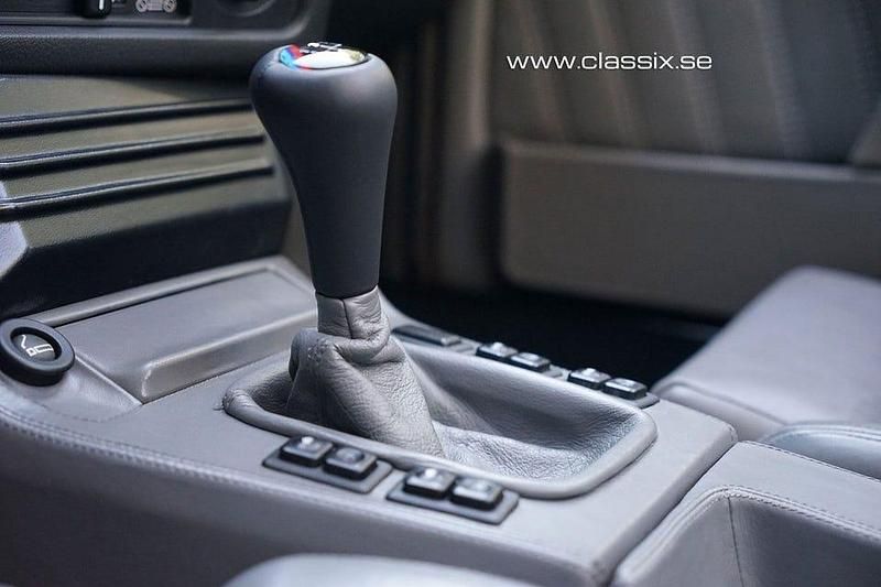 Begagnad BMW 325 170 HK (125 kW) 1989 Blå Cab