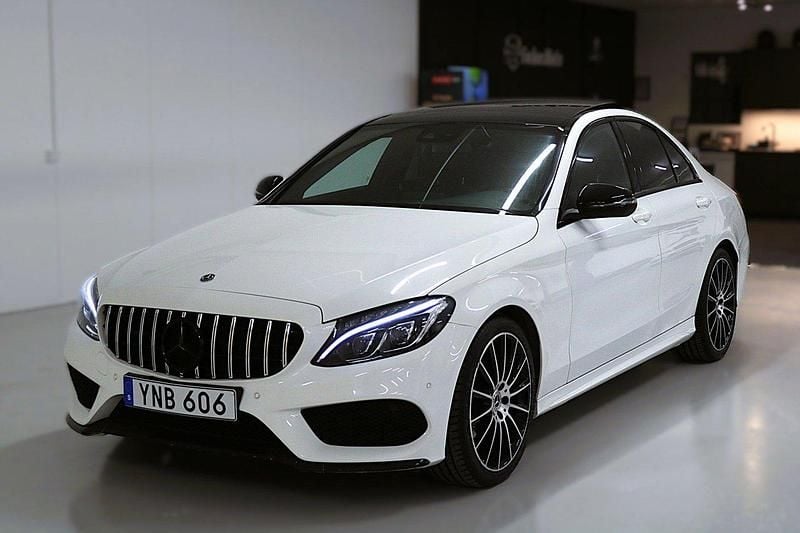 Vit Begagnad 2017 Mercedes C220 AMG Sedan | 239 900 kr (Marknadspris) - Bild 1/4