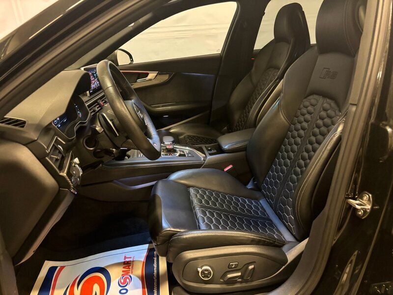 Begagnad Audi RS4 Comfort 451 HK (331 kW) 2017 Svart Kombi