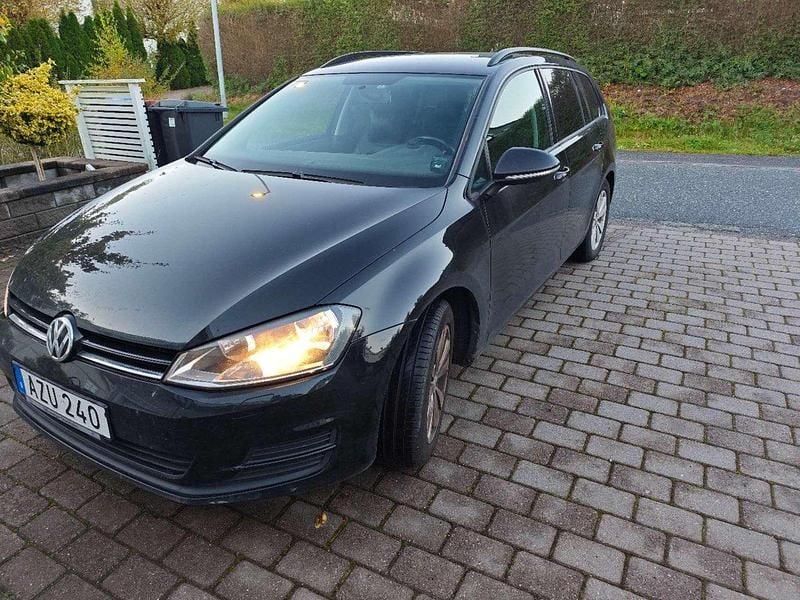 Svart Begagnad 2017 VW Golf VII Kombi | 125 000 kr (Marknadspris) - Bild 1/4
