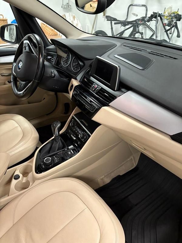 Begagnad BMW 218 Active Tourer 150 HK (110 kW) 2015 Minibuss