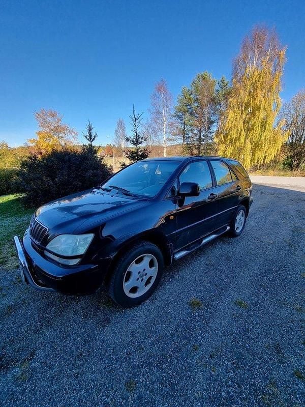 Begagnad 2002 Lexus RX300 SUV | 15 000 kr - Bild 1/4