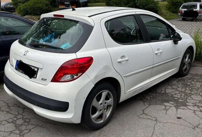 Vit Begagnad 2011 Peugeot 207 Halvkombi | 29 000 kr (Superpris) - Bild 1/4
