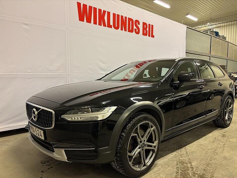 Svart Begagnad 2018 Volvo V90 CC Momentum Kombi | 249 900 kr (Marknadspris) - Bild 1/4