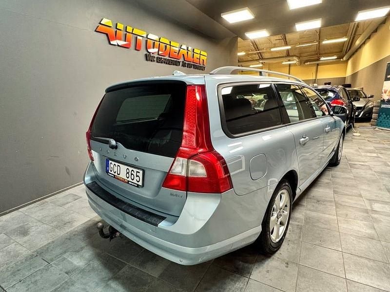 Begagnad Volvo V70 Momentum 163 HK (119 kW) 2007 Ljusblå Kombi