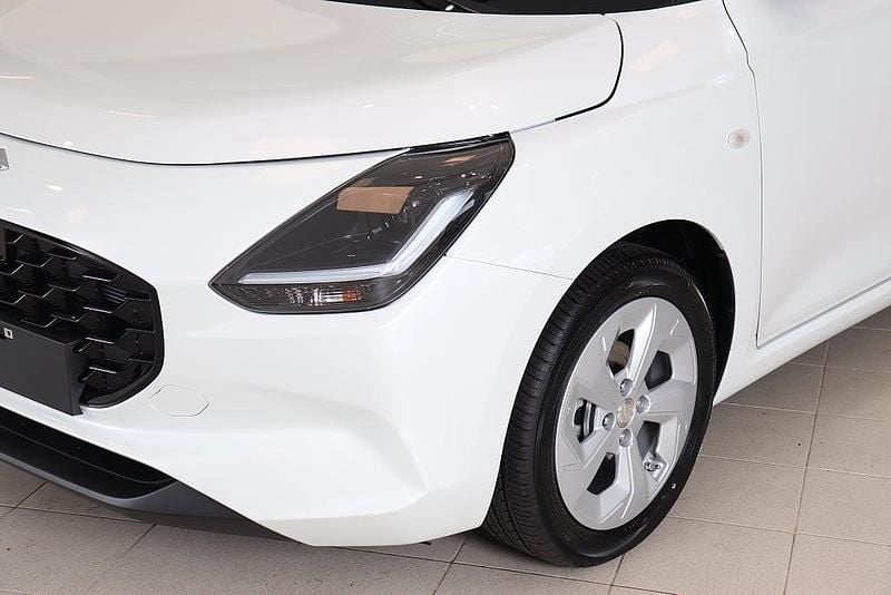 Ny Suzuki Swift 83 HK (61 kW) 2025 Vit Halvkombi