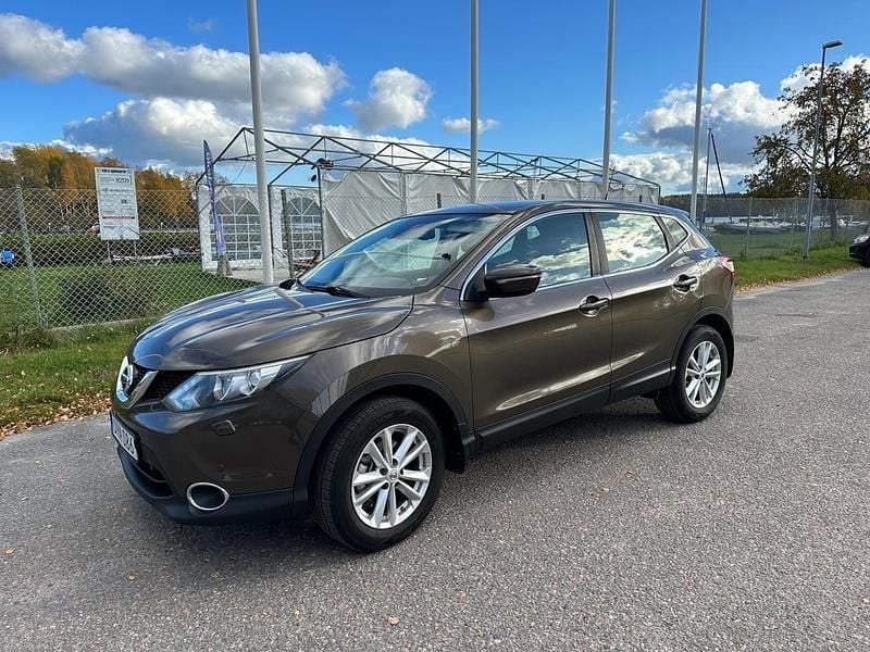 Brun Begagnad 2014 Nissan Qashqai SUV | 72 900 kr (Bra pris) - Bild 1/4