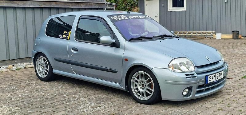 Grå Begagnad 2001 Renault Clio II R.S. Halvkombi | 50 000 kr - Bild 1/4