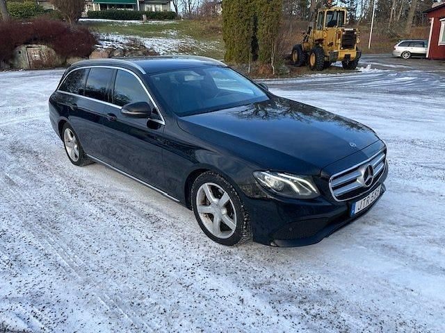 Begagnad Mercedes E220 Avantgarde 194 HK (142 kW) 2018 Svart Kombi