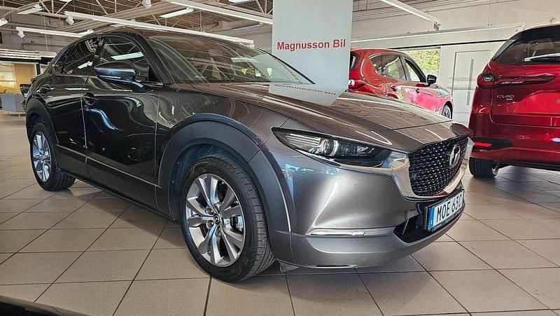 Grå Begagnad 2021 Mazda CX-30 Sky SUV | 229 000 kr (Marknadspris) - Bild 1/3