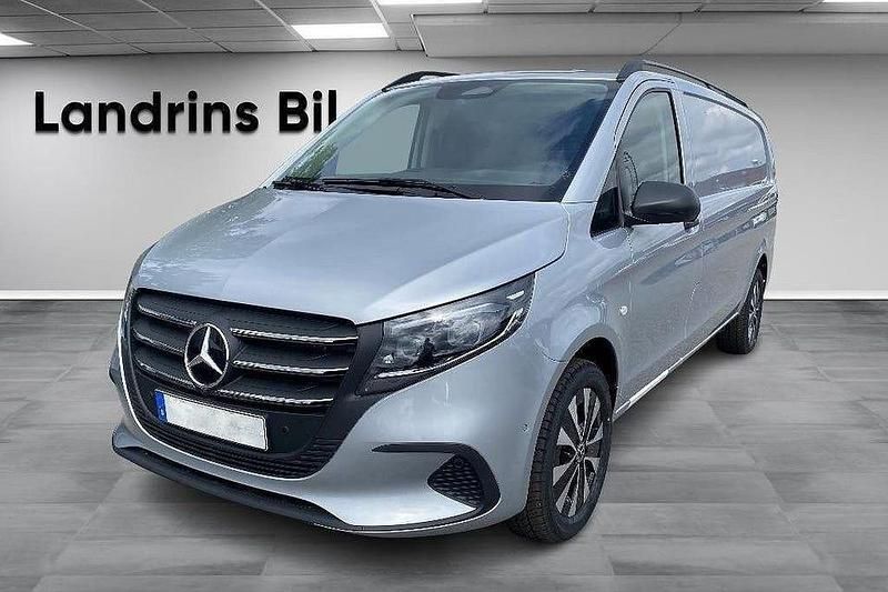 Silver Ny 2025 Mercedes Vito Minibuss | 723 750 kr (Marknadspris) - Bild 1/4