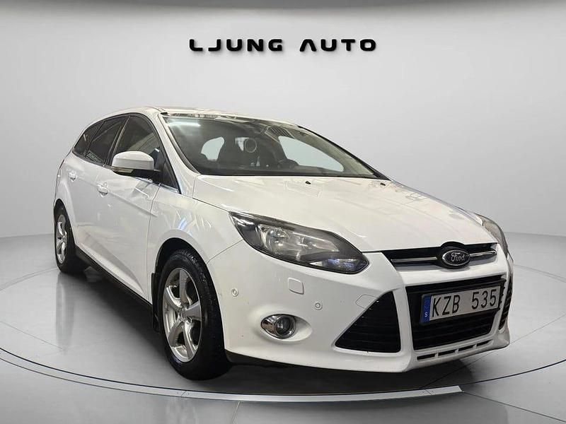 Vit Begagnad 2013 Ford Focus Titanium Kombi | 44 900 kr (Marknadspris) - Bild 1/4
