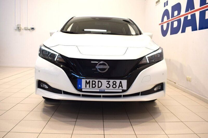 Begagnad Nissan Leaf N-Connecta 160 kW (218 HK) 2022 Vit Halvkombi