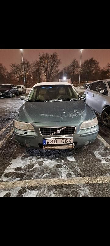 Begagnad 2005 Volvo S60 Sedan | 20 000 kr (Marknadspris) - Bild 1/4