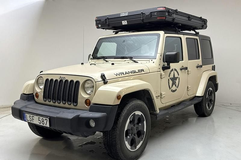 Ljusbrun Begagnad 2011 Jeep Wrangler Unlimited SUV | 256 000 kr - Bild 1/4
