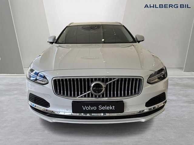 Begagnad Volvo V90 Core 355 HK (261 kW) 2024 Vit Kombi