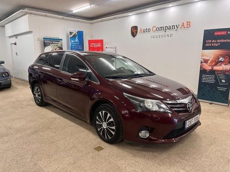 Röd Begagnad 2014 Toyota Avensis Edition Kombi | 79 900 kr (Marknadspris) - Bild 1/4