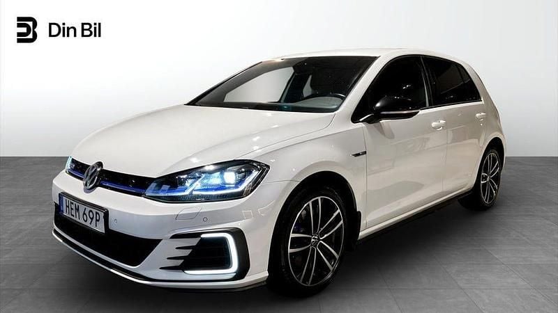 Begagnad VW Golf VII GTE 150 HK (110 kW) 2020 Pure white Kombi