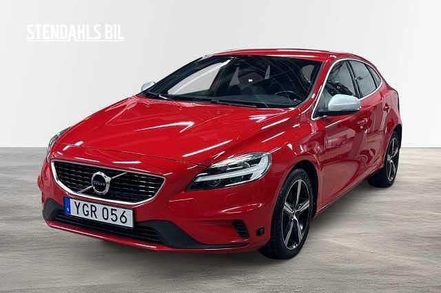 Röd Begagnad 2017 Volvo V40 Business Edition Halvkombi | 164 900 kr (Marknadspris) - Bild 1/4