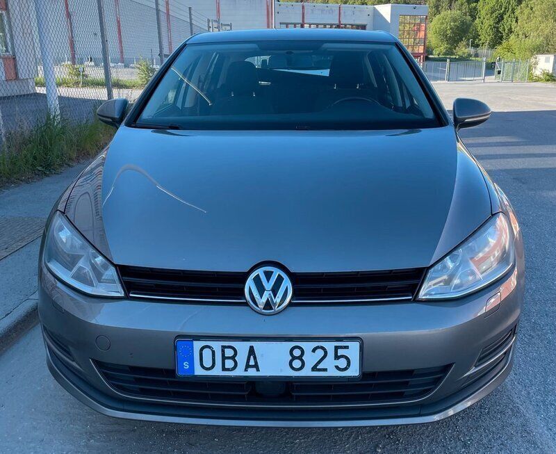 Grå Begagnad 2014 VW Golf VII Halvkombi | 84 500 kr (Marknadspris) - Bild 1/4