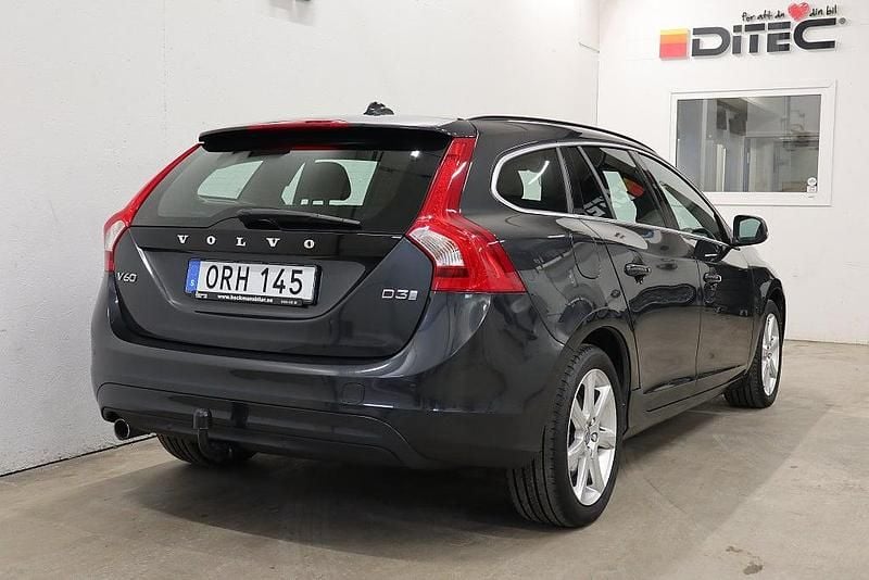 Begagnad Volvo V60 Momentum 150 HK (110 kW) 2018 Grå met. (savile grey) Kombi