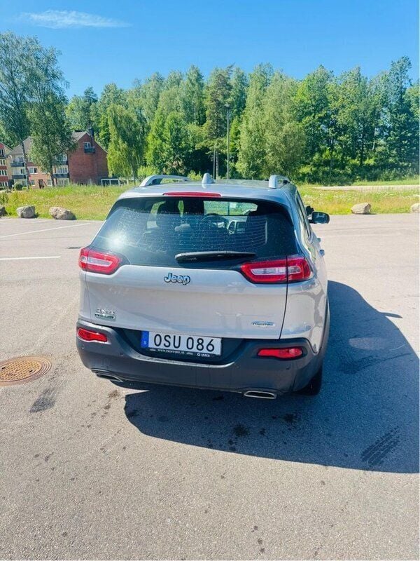 Grå Begagnad 2015 Jeep Cherokee SUV | 115 000 kr (Superpris) - Bild 1/4