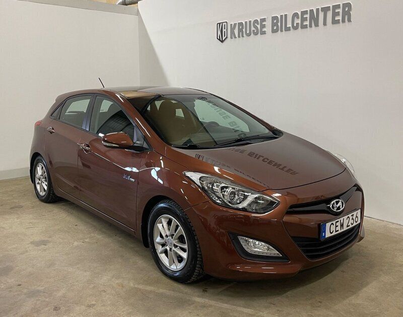 Brun Begagnad 2014 Hyundai i30 Halvkombi | 79 900 kr (Marknadspris) - Bild 1/4