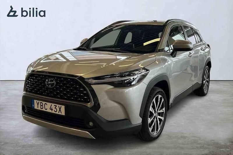 Silver Begagnad 2025 Toyota Corolla Cross SUV | 409 900 kr - Bild 1/1