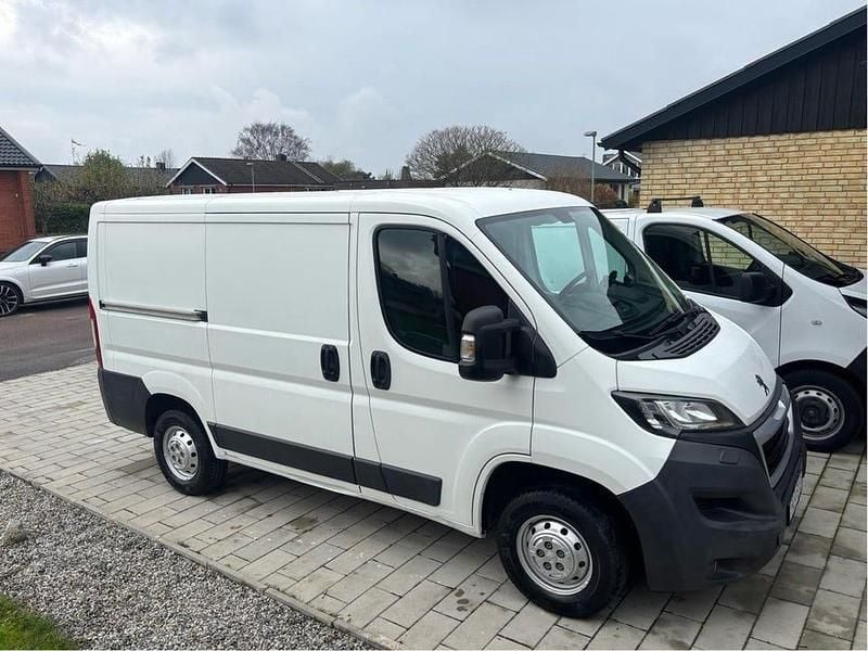 Vit Begagnad 2016 Peugeot Boxer Van | 94 000 kr (Lite dyr) - Bild 1/4