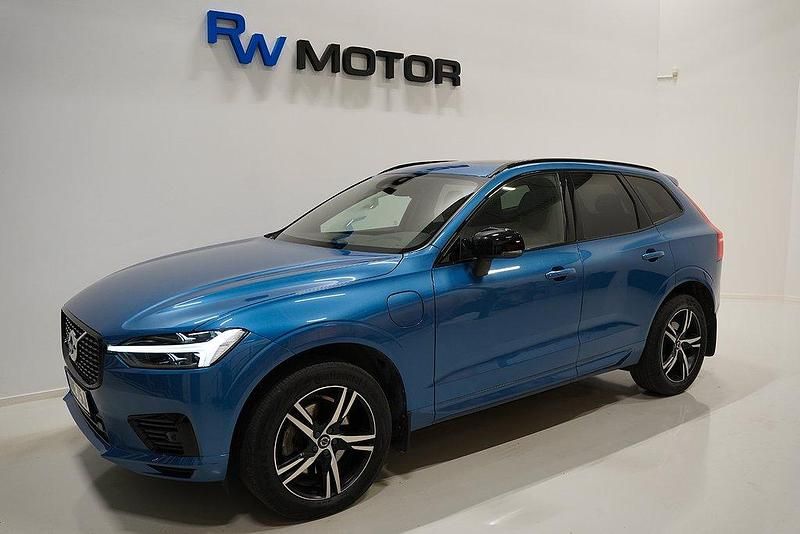 Blå Begagnad 2020 Volvo XC60 R-Design SUV | 419 700 kr (Marknadspris) - Bild 1/4