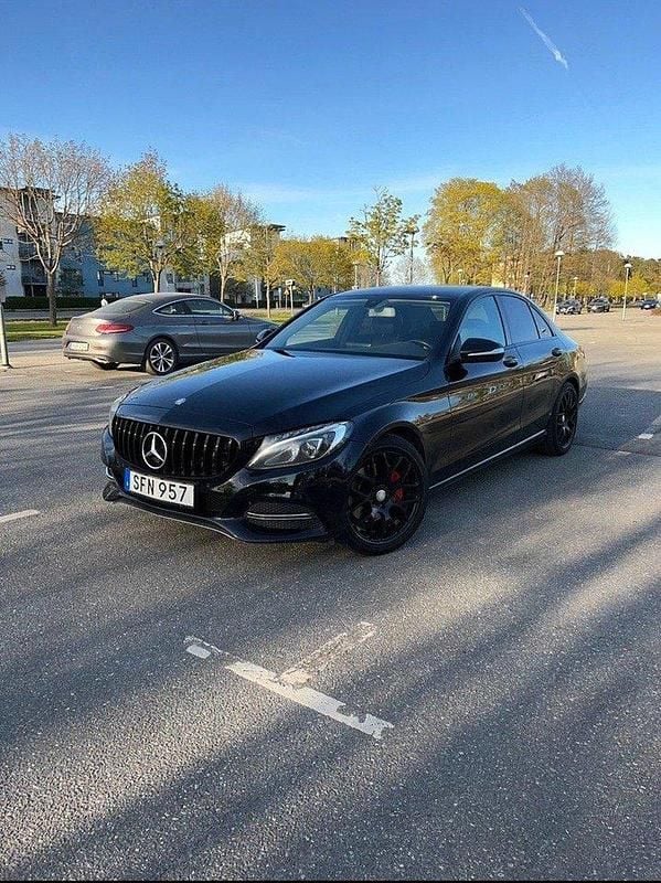 Svart Begagnad 2015 Mercedes C250 Business Sedan | 145 000 kr (Marknadspris) - Bild 1/4