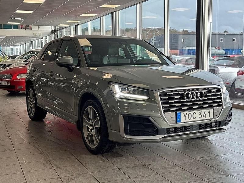 Grå Begagnad 2018 Audi Q2 S-Line SUV | 179 900 kr (Superpris) - Bild 1/3