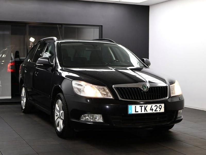 Begagnad Skoda Octavia 106 HK (77 kW) 2012 Svart