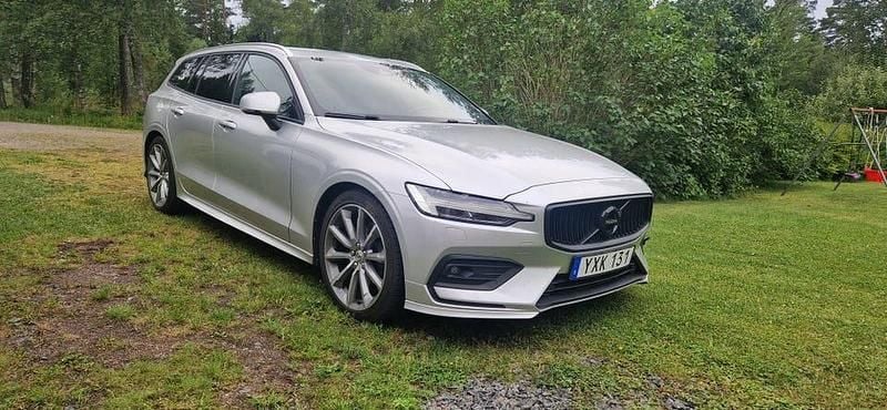 Begagnad Volvo V60 R-Design 150 HK (110 kW) 2019 Kombi